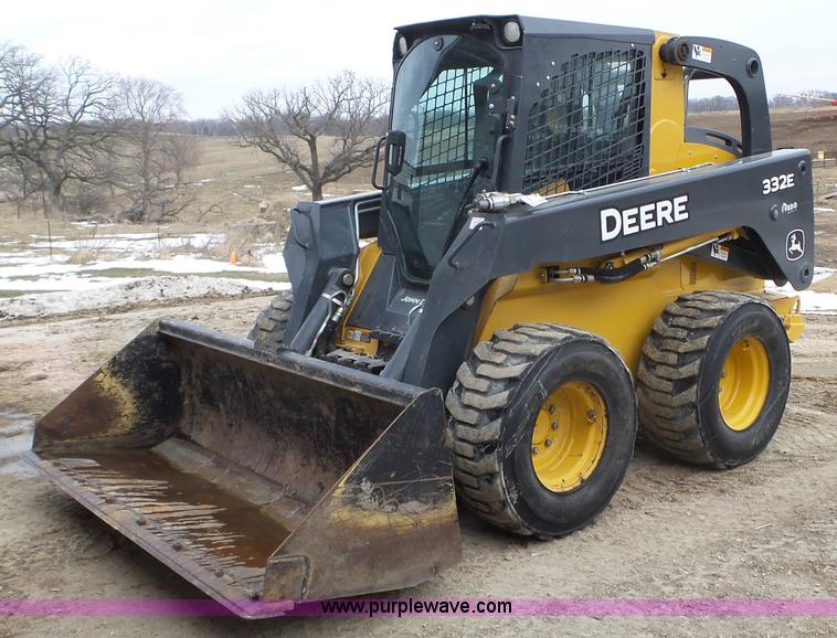 image for item K3494 2013 John Deere 332E skid steer