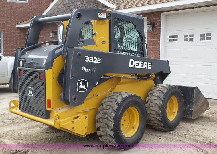 image for item K3494 2013 John Deere 332E skid steer