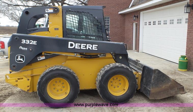 image for item K3494 2013 John Deere 332E skid steer