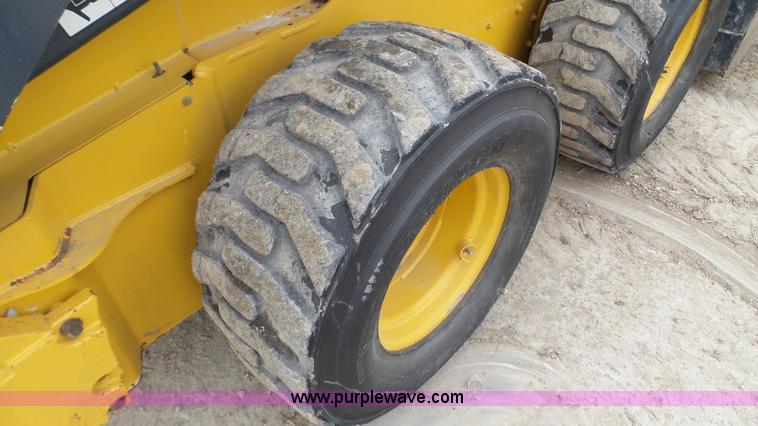 image for item K3494 2013 John Deere 332E skid steer