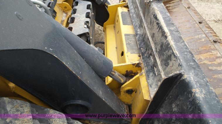 image for item K3494 2013 John Deere 332E skid steer