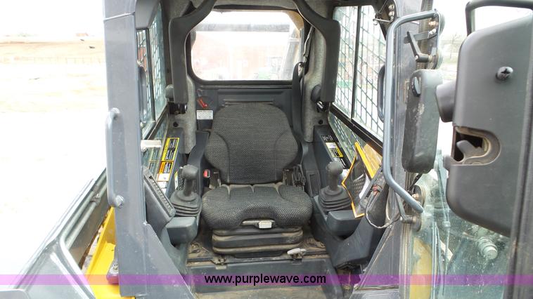 image for item K3494 2013 John Deere 332E skid steer