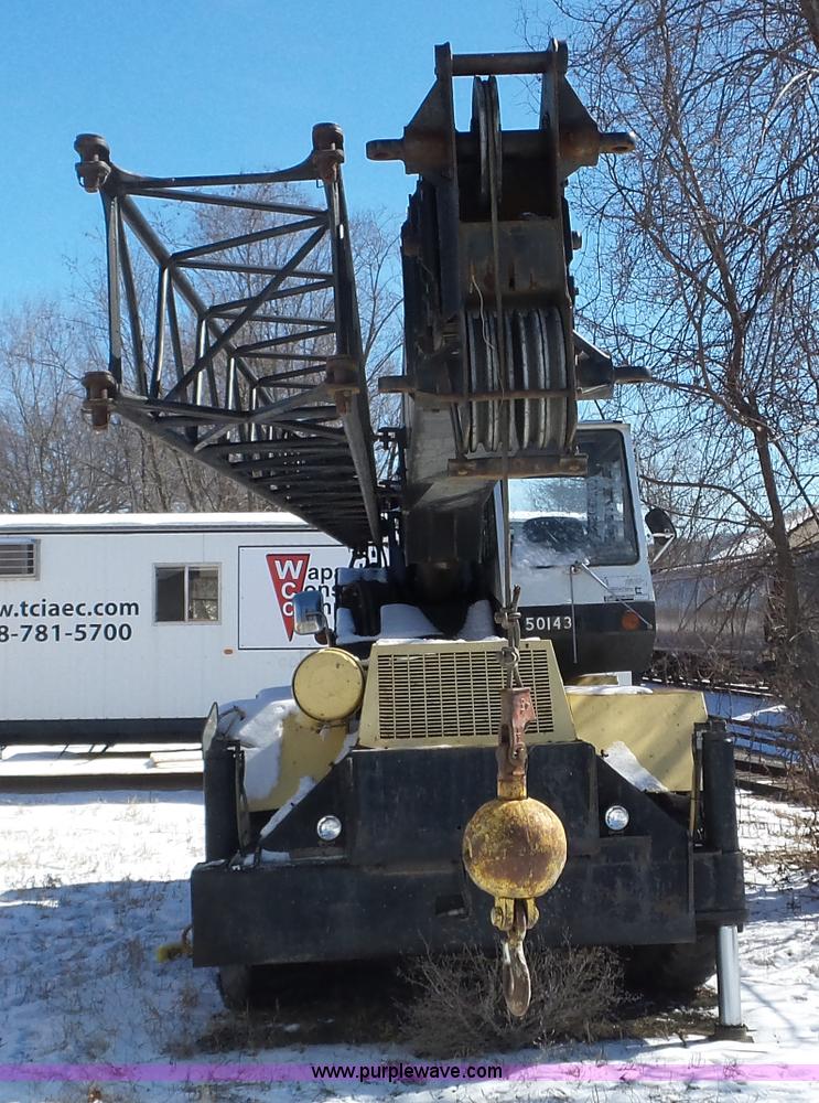 image for item K4588 P & H Omega 20 crane