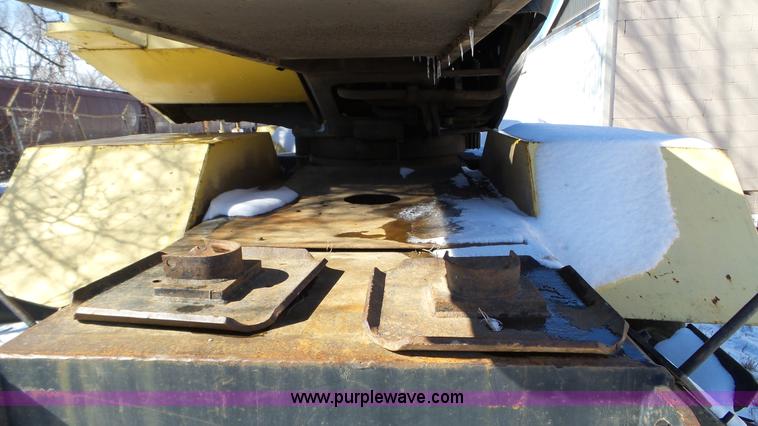 image for item K4588 P & H Omega 20 crane