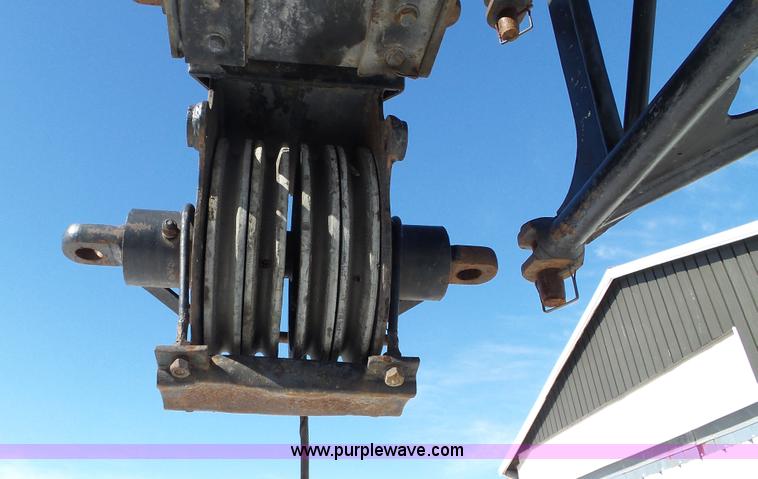 image for item K4588 P & H Omega 20 crane