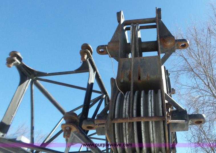 image for item K4588 P & H Omega 20 crane