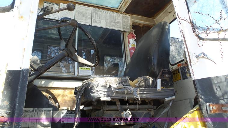 image for item K4588 P & H Omega 20 crane