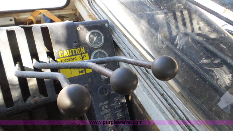 image for item K4588 P & H Omega 20 crane