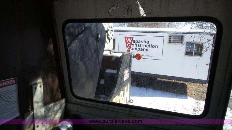 image for item K4588 P & H Omega 20 crane