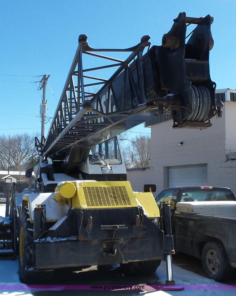 image for item K4589 P & H Omega 20 crane