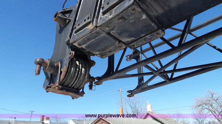 image for item K4589 P & H Omega 20 crane