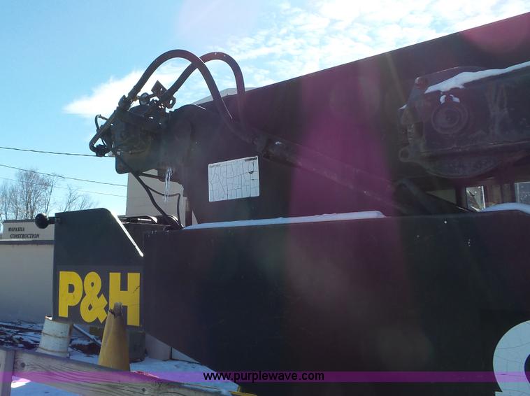 image for item K4589 P & H Omega 20 crane