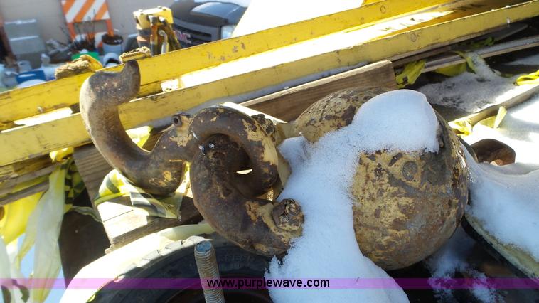 image for item K4589 P & H Omega 20 crane