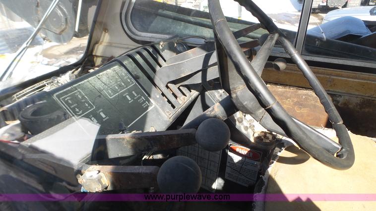 image for item K4589 P & H Omega 20 crane