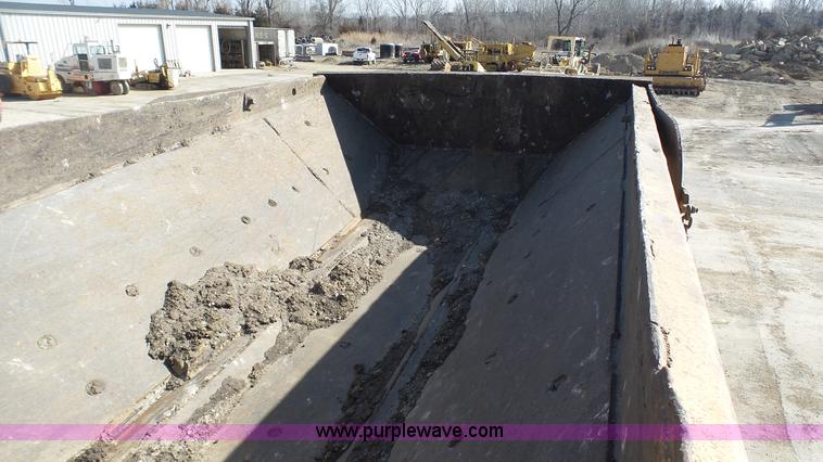 image for item K5039 1999 Bell B35C haul truck