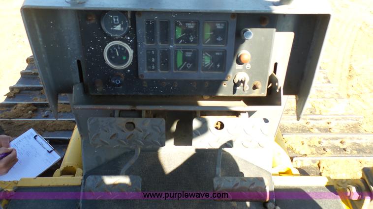 image for item K5040 1998 Komatsu D39E dozer