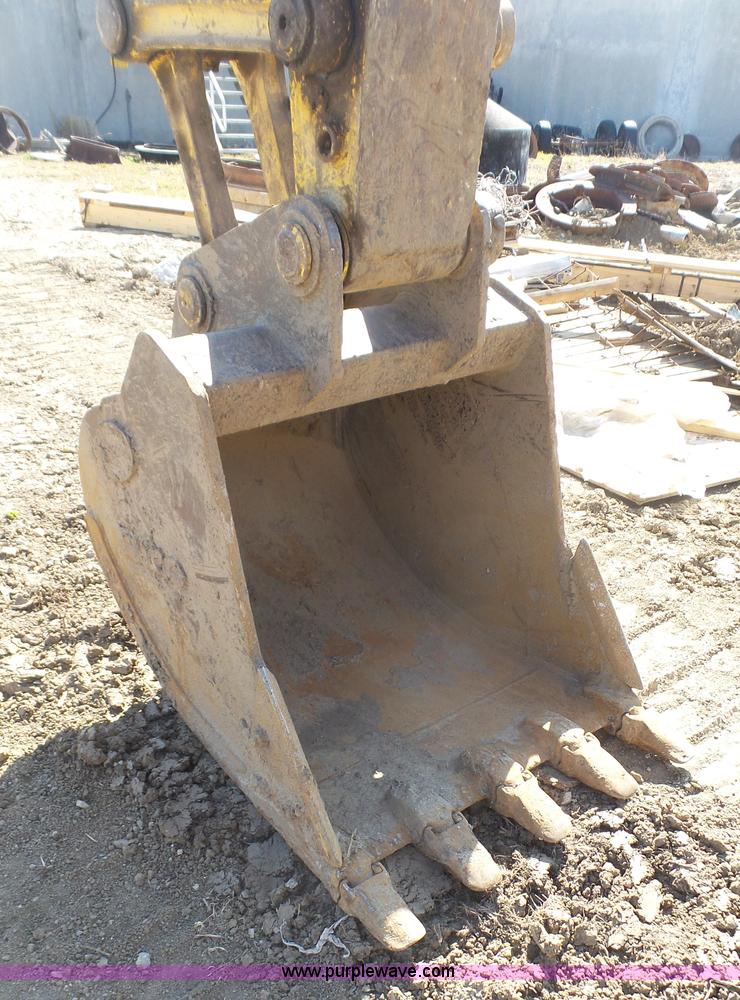 image for item K5042 2004 Komatsu PC160LC-7KA excavator