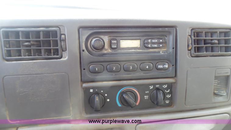 image for item K5043 1999 Ford F550 service truck with crane