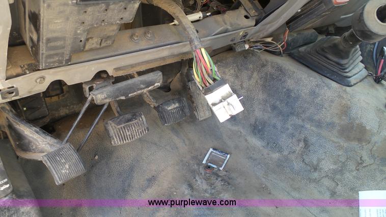 image for item K5043 1999 Ford F550 service truck with crane