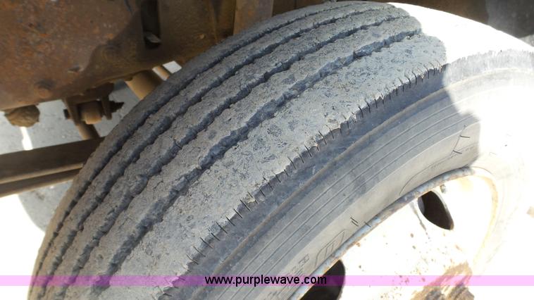 image for item K5043 1999 Ford F550 service truck with crane