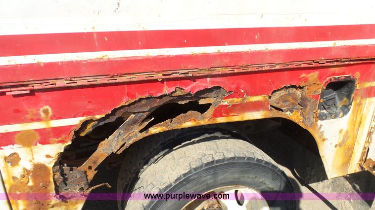 image for item K5043 1999 Ford F550 service truck with crane