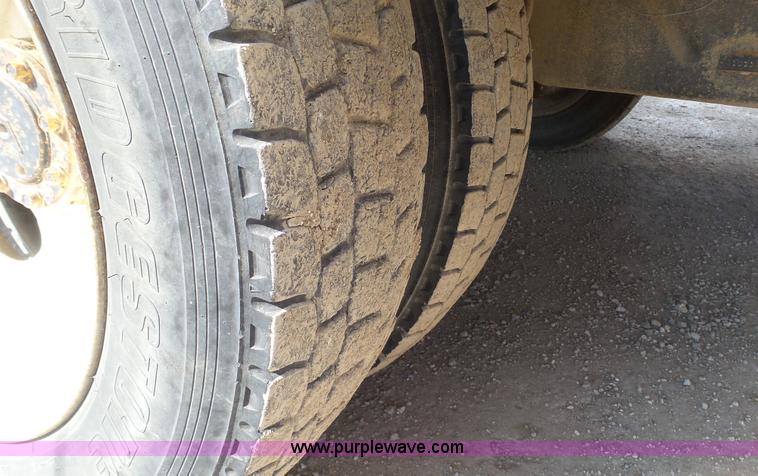 image for item K5043 1999 Ford F550 service truck with crane