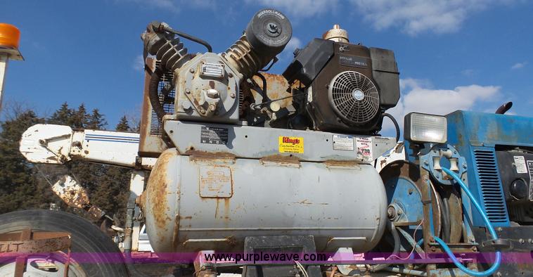 image for item K5043 1999 Ford F550 service truck with crane