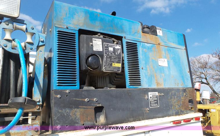 image for item K5043 1999 Ford F550 service truck with crane