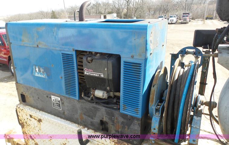 image for item K5043 1999 Ford F550 service truck with crane