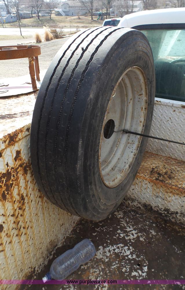 image for item K5043 1999 Ford F550 service truck with crane