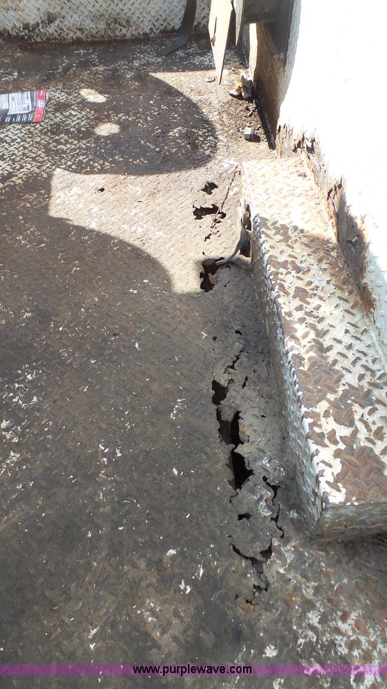 image for item K5043 1999 Ford F550 service truck with crane