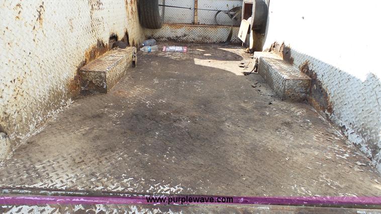 image for item K5043 1999 Ford F550 service truck with crane