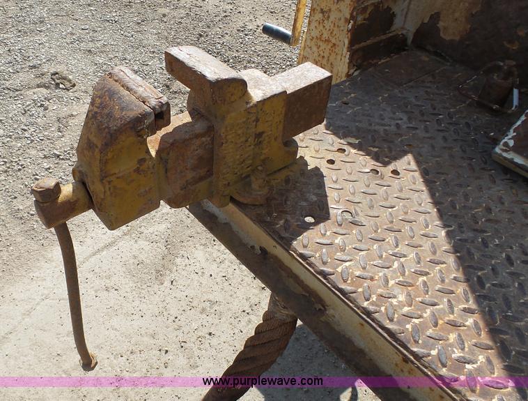 image for item K5043 1999 Ford F550 service truck with crane