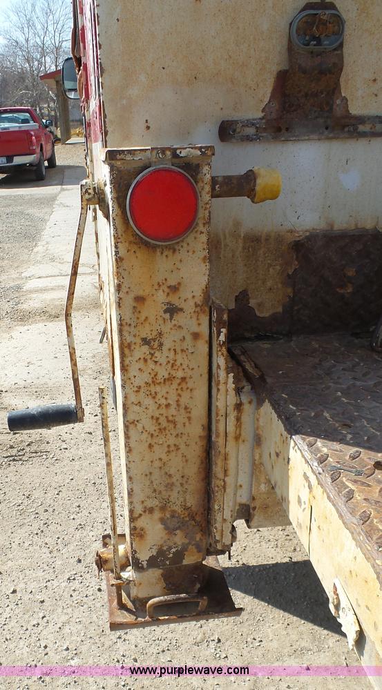 image for item K5043 1999 Ford F550 service truck with crane