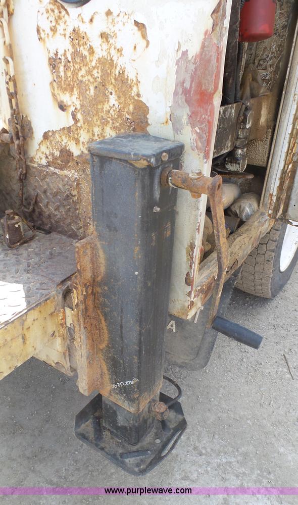 image for item K5043 1999 Ford F550 service truck with crane