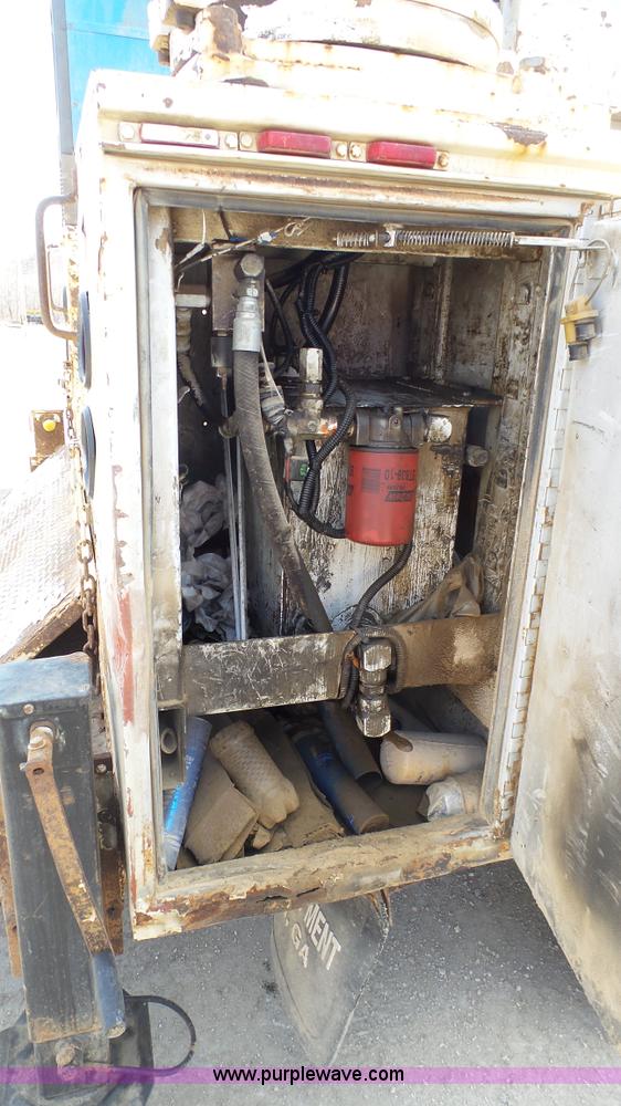 image for item K5043 1999 Ford F550 service truck with crane