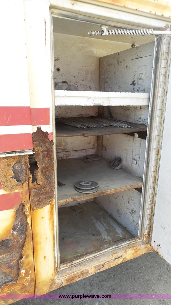 image for item K5043 1999 Ford F550 service truck with crane