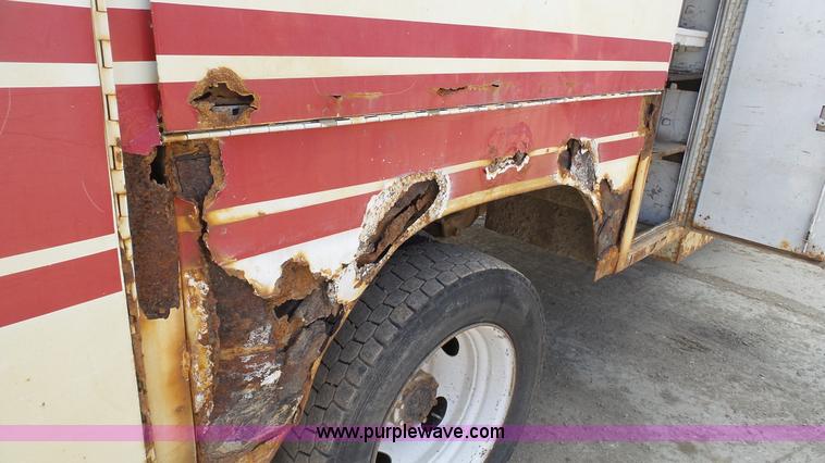 image for item K5043 1999 Ford F550 service truck with crane