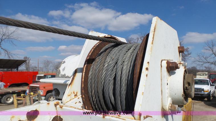 image for item K5043 1999 Ford F550 service truck with crane