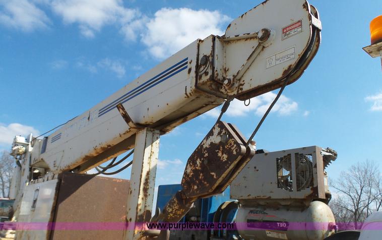 image for item K5043 1999 Ford F550 service truck with crane