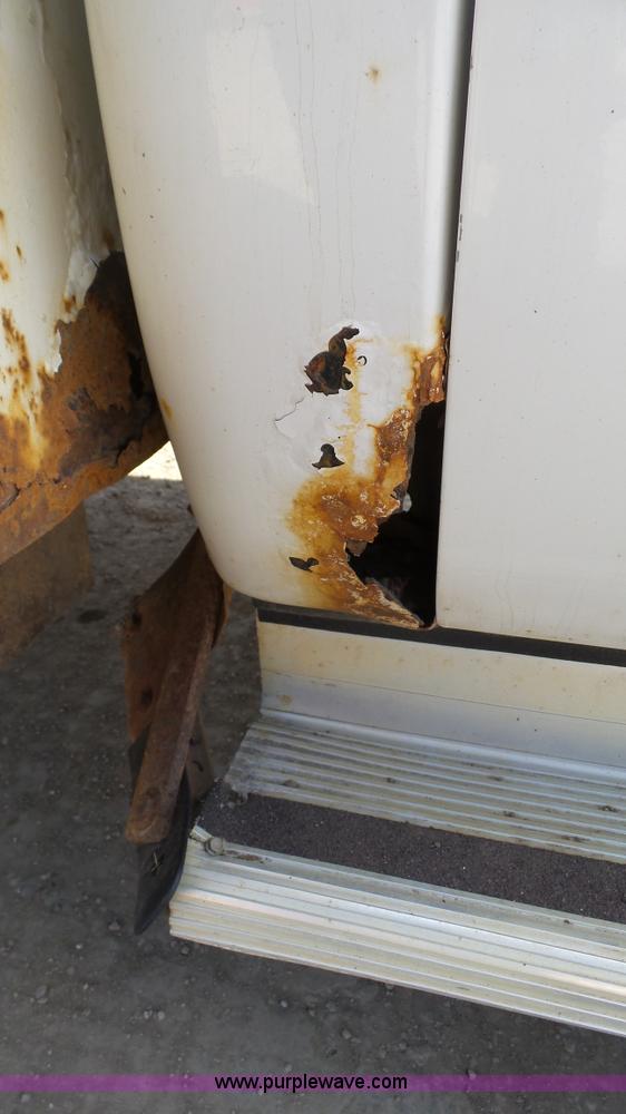 image for item K5043 1999 Ford F550 service truck with crane