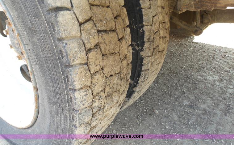 image for item K5043 1999 Ford F550 service truck with crane