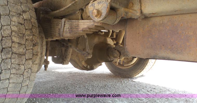 image for item K5043 1999 Ford F550 service truck with crane