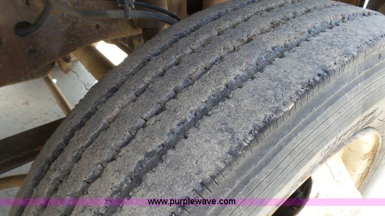 image for item K5043 1999 Ford F550 service truck with crane