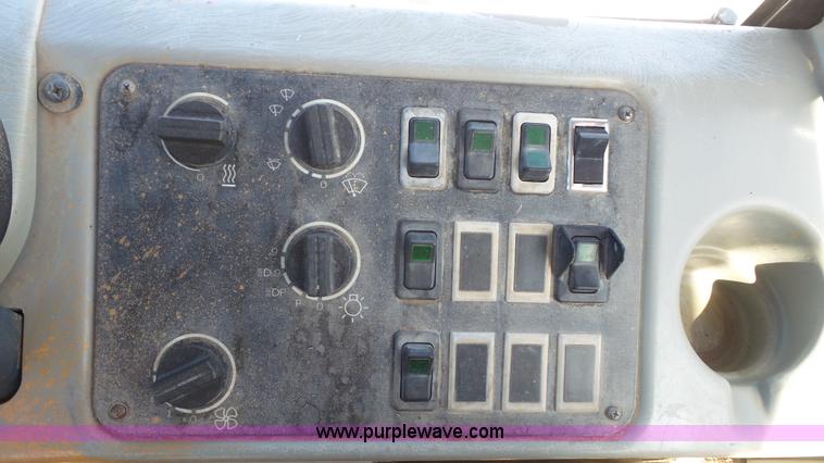 image for item K5051 2000 Case 621C wheel loader