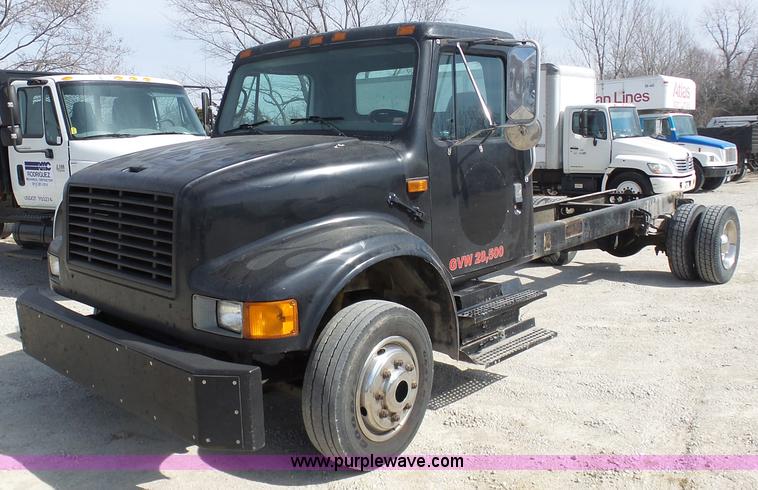 image for item L3016 1998 International 4700 truck chassis