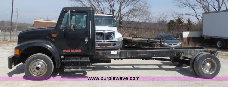 image for item L3016 1998 International 4700 truck chassis