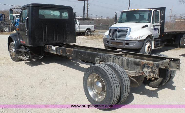 image for item L3016 1998 International 4700 truck chassis