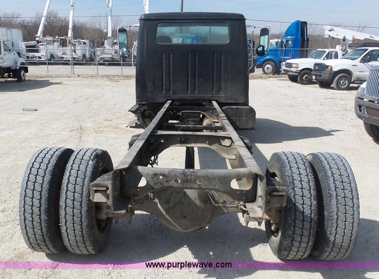 image for item L3016 1998 International 4700 truck chassis