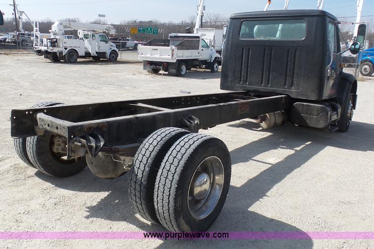 image for item L3016 1998 International 4700 truck chassis
